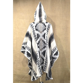 Poncho ekwadorskie - długie ze 100% wełny owczej w odcieniu szaro brązowym.